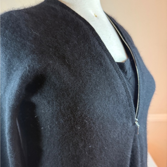 Cashmere Tunic, Black, with 1/4 zip Neck and Side Zip Pockets. Equivalent to XL. - Picture 2 of 13